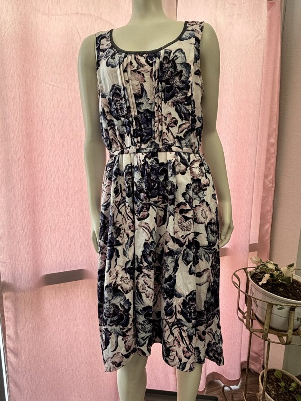 Vera Wang Floral Sleeveless Midi Dress Medium Handkerchief Hem Tie Waist